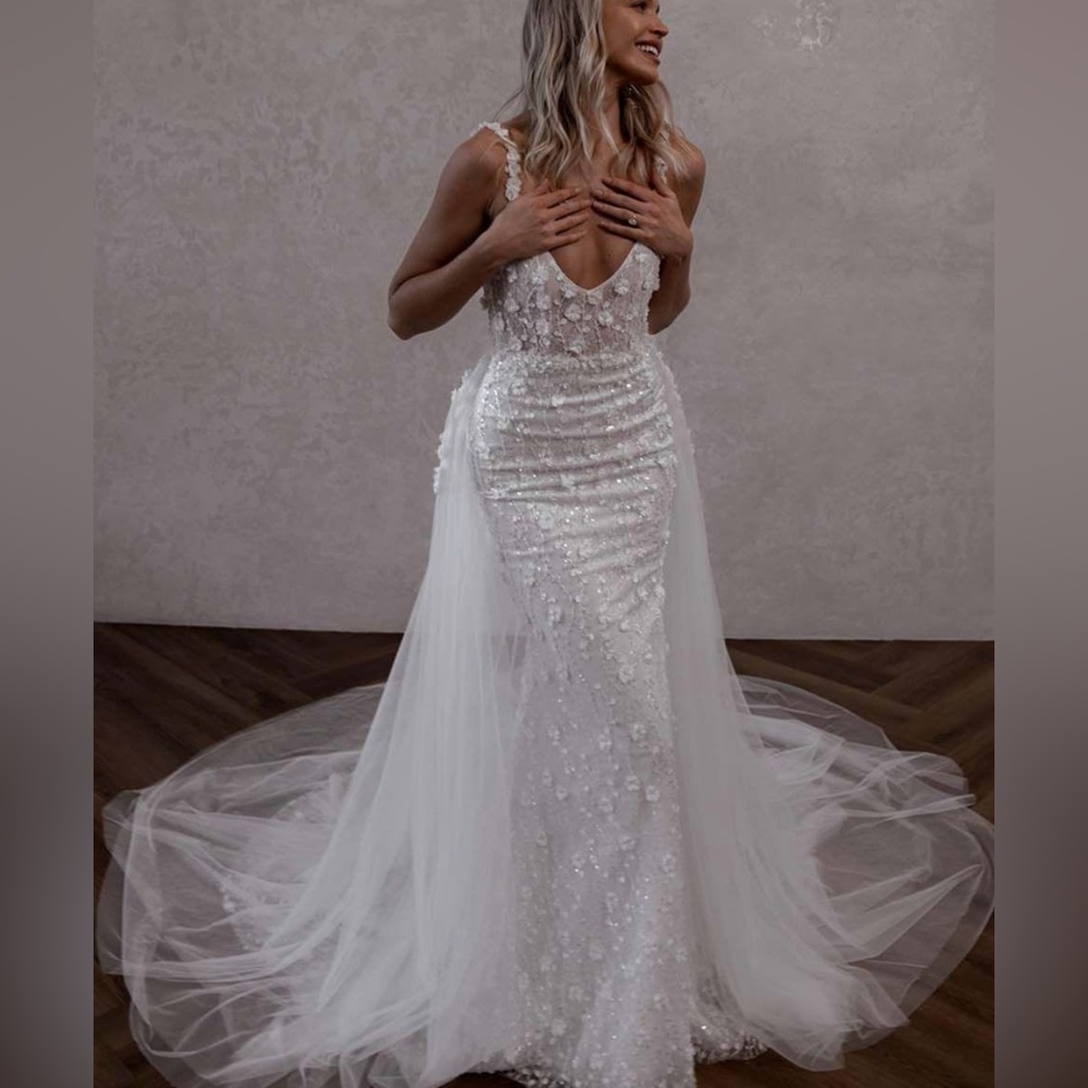 Elegant White Lace Wedding Dress